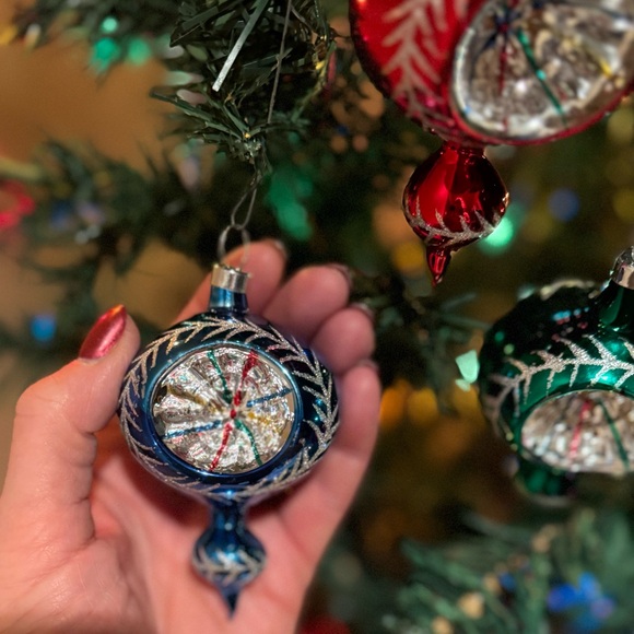 Vintage 1960’s Set Of 3 Mercury Glass Indent Ornaments Hand painted - Picture 5 of 8